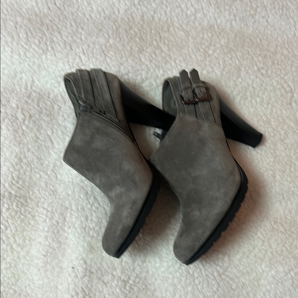White Mountain Gray Ankle Booties with Suede Finish - Picture 2 of 6